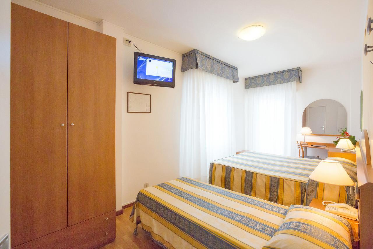 Hotel Adria Sul Mare Каорле Экстерьер фото