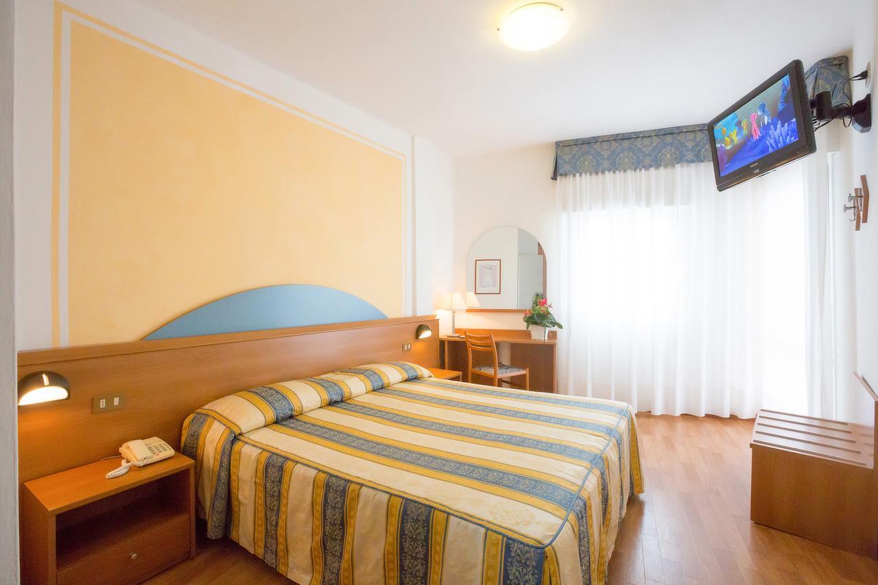 Hotel Adria Sul Mare Каорле Экстерьер фото