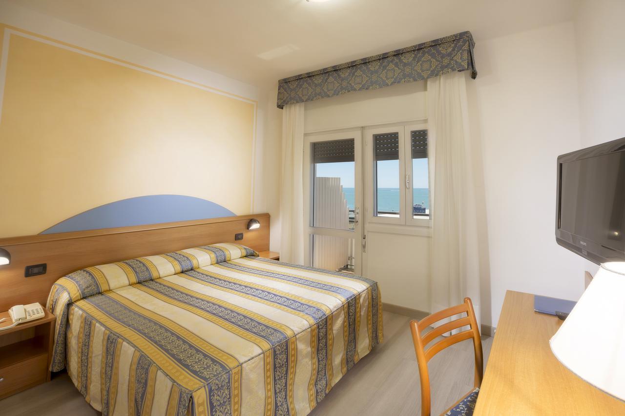 Hotel Adria Sul Mare Каорле Экстерьер фото
