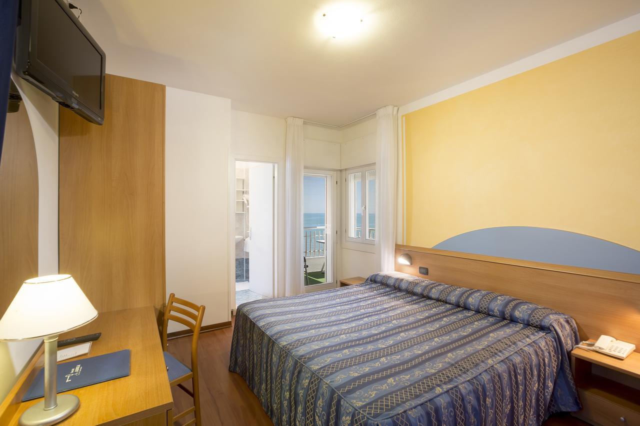 Hotel Adria Sul Mare Каорле Экстерьер фото